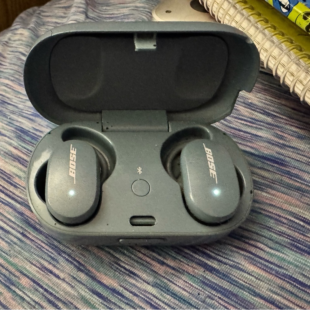 Bose Wireless Earbuds in Dark Gray